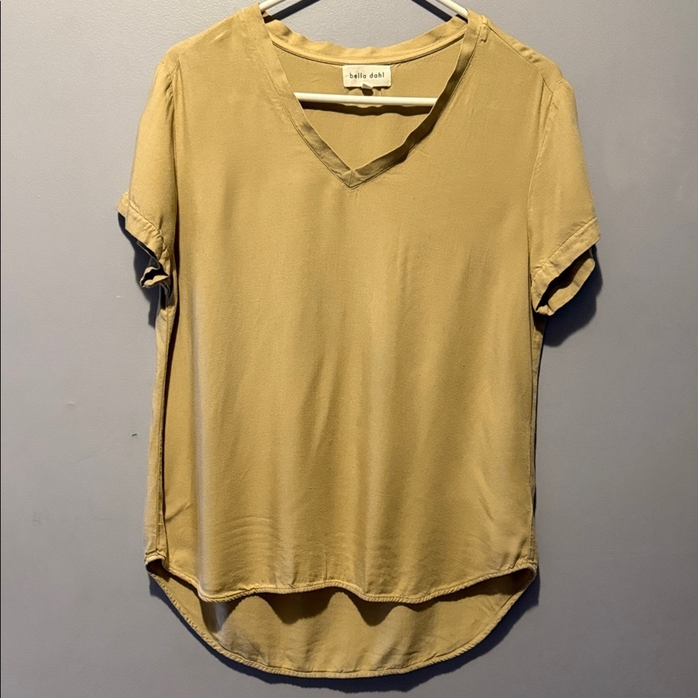 Bella Dahl V-Neck Short Sleeve Top in Tan 100% rayon Small